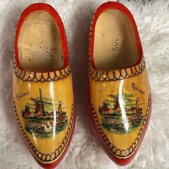 Wooden Holland Handcarved Shoes Home Decor Red and Tan Windmills READ - Picture 2 of 10